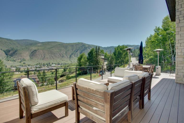 Avon Vacation Rental w/ Hot Tub & Mountain Views! - B&B Avon
