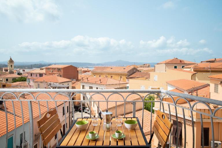 Old Charm - Seaview Apartment - Chambres d'hôtes La Maddalena