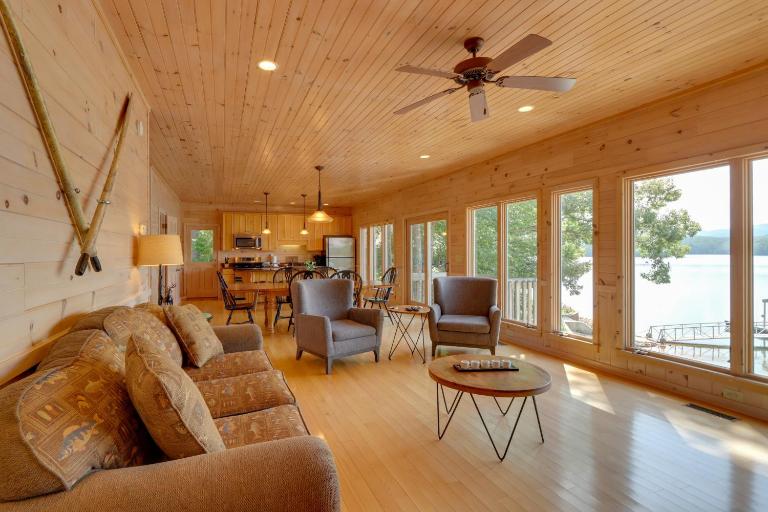 Mountain View Cabin on Lake Blue Ridge: Hot Tub! - B&B Morganton