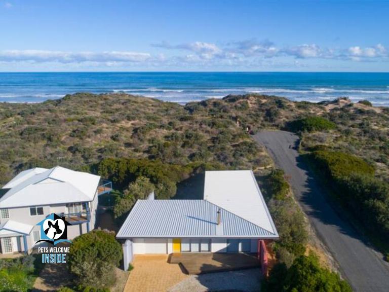 Architect Designed House Nestled in the Dunes - B&B Goolwa South