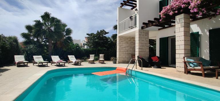 Superb large private villa with pool - Ferienwohnung Prainha