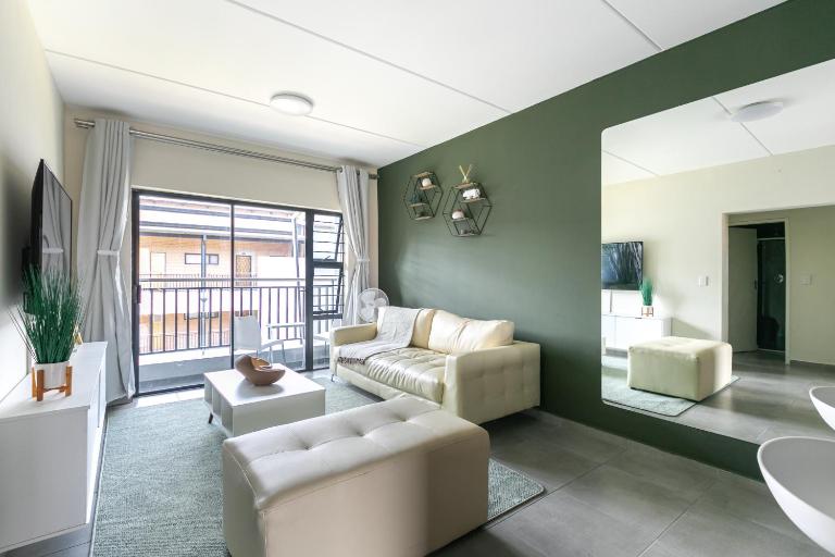 Modern 2 bed apartment, Secure estate - B&B Midrand