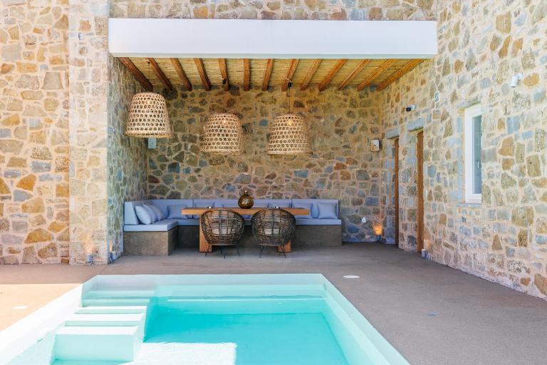 Luxury Villa Gialova Lagoon with Private Pool - Chambres d'hôtes Gialova