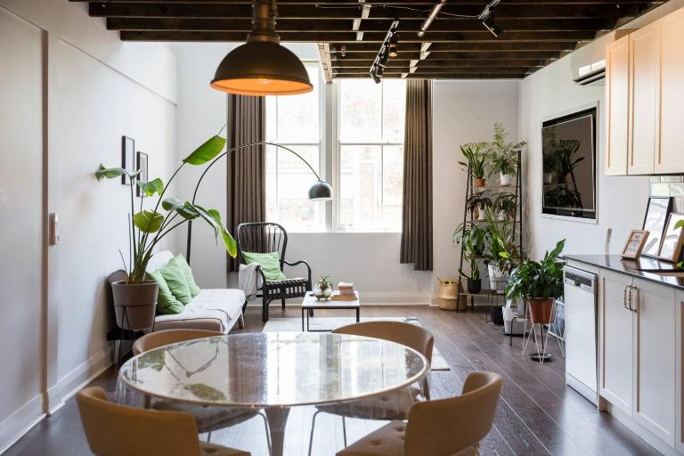 Loft-Style Living - Sophisticated Urban Retreat - B&B Sydney