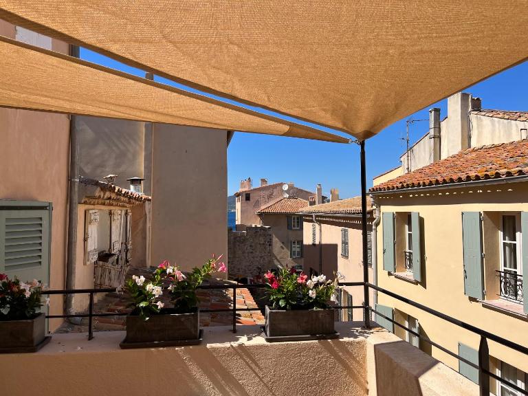 Saint-Tropez Centre - Grand Studio avec terrasse - Bed and Breakfast Saint-Tropez