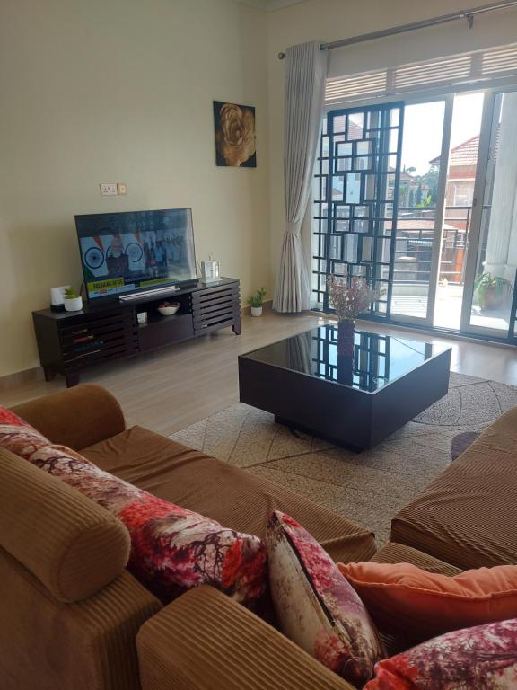 Freeve Suites Akright City Bwebajja - B&B Buzzi