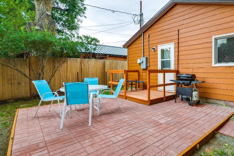 Quaint Cody Cottage w/ Grill: Walk to Downtown! - B&B Cody