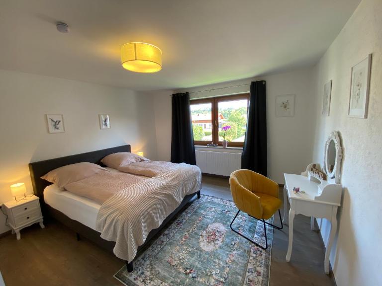 4 Zimmer Wohnung, 6 Bed, Küche, Waschmaschine, Wlan, Garden, free Parking - B&B Tacherting