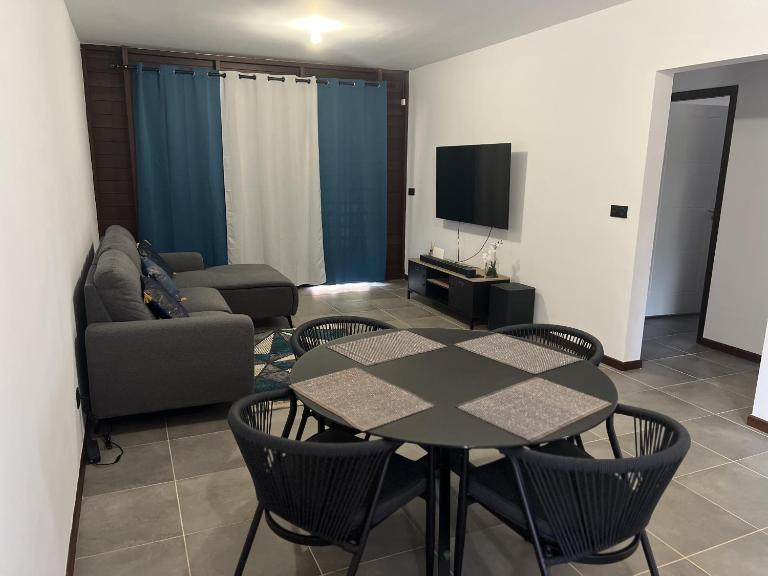 APPARTEMENT T3 COSY et PAISIBLE avec JARDIN à REMIRE-MONTJOLY - B&B Rémire