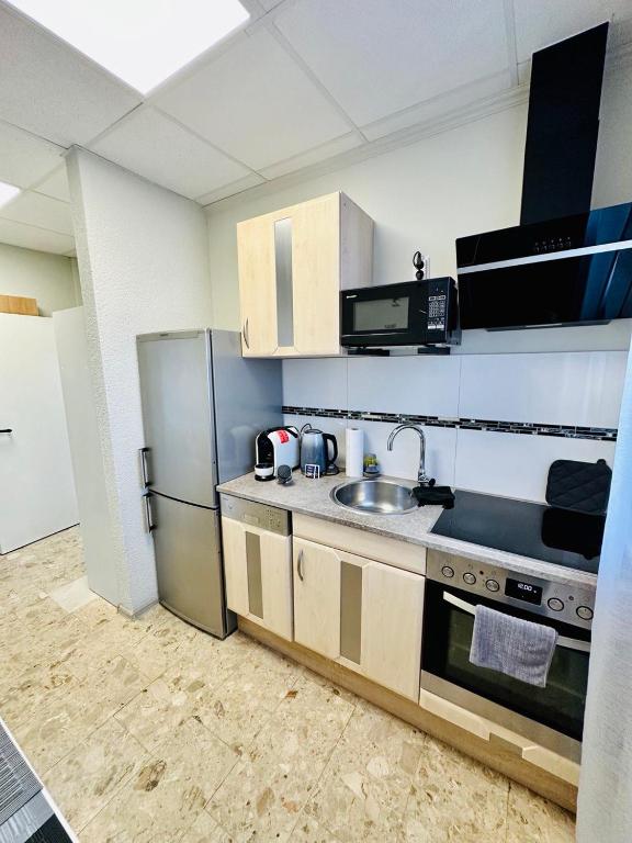 Neuwertiges Apartment mit schnellem WLAN, Glasfaser, Kostenlose Privatparkplatz auch für Transporter geeignet R2 - B&B Freiberg am Neckar