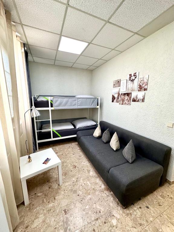 Neuwertiges Apartment mit schnellem WLAN, Glasfaser, Kostenlose Privatparkplatz auch für Transporter geeignet R2 - Ferienwohnung Freiberg am Neckar