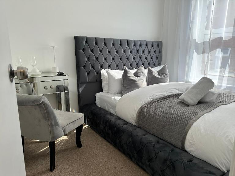 The smaller new refurbished ensuite room 5min from beach parking in Guest house - B&B Bournemouth