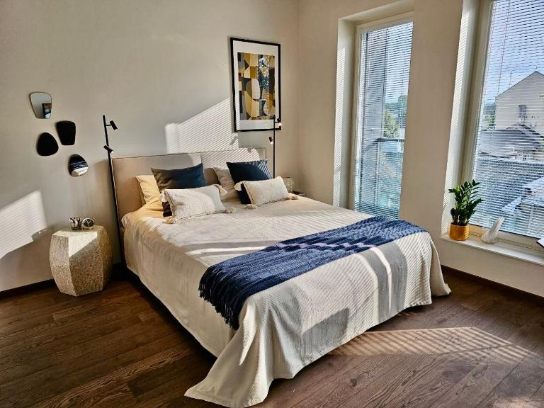 Elegance Apartment - City Centre Free Parking - B&B Tallinn