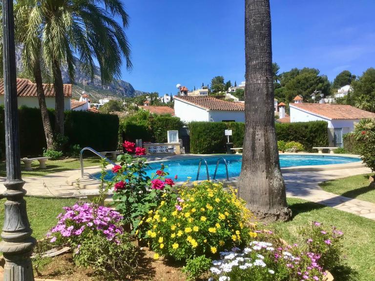 Casa de 2 dormitorios con piscina, 2 terrazas privadas, WIFI, BBQ - B&B Denia