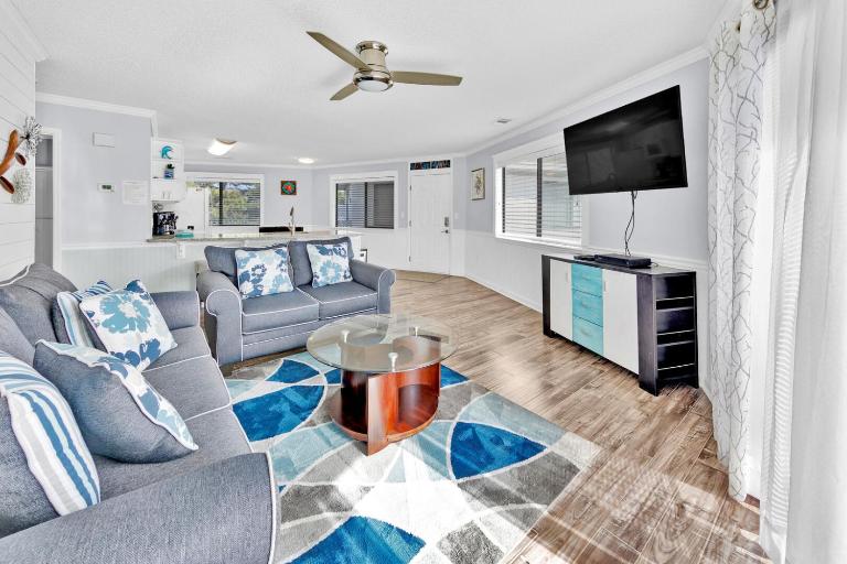 Crystal Village II 19B - 2BD 2BA Condo near the Beach sleeps 6 - B&B Destin