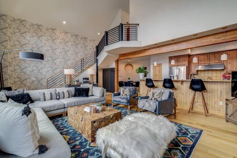 Escape Chalet - Family and Pet-friendly Steamboat Chalet - Bed and Breakfast Steamboat Springs