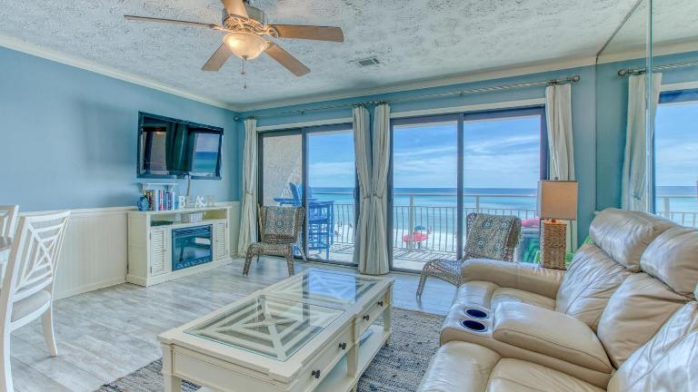 Crystal Villas 6A - Just a few steps and your toes will be in the sand with Beach Service Included - B&B Destin