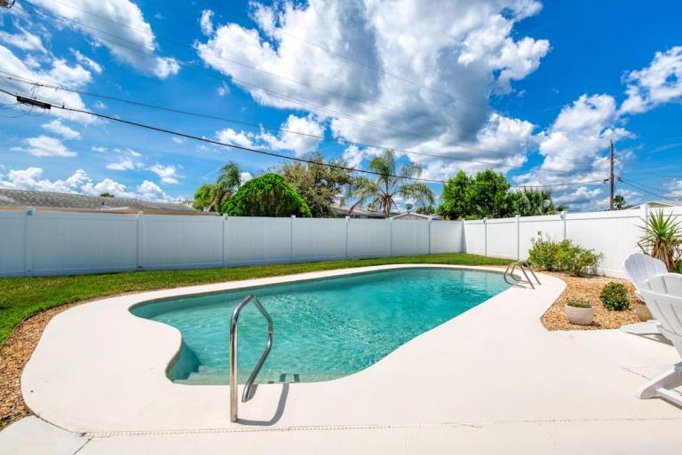 Tropical Vibes Bungalow with Pool - Bed and Breakfast Ormond Beach