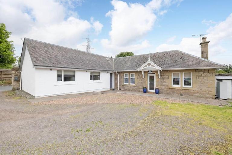 Two Bedroom Country Cottage With Parking - Ferienwohnung Musselburgh