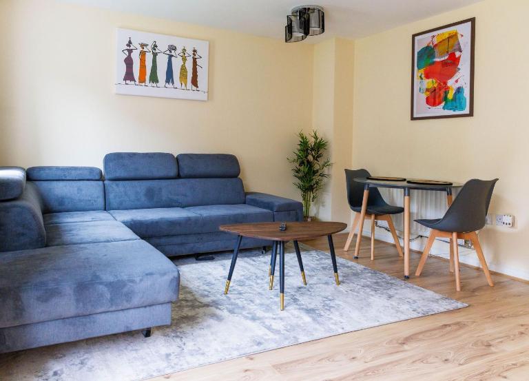 Stylish 3 Bedroom and free parking - Ferienwohnung Thamesmead