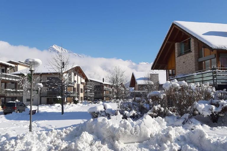 Wonderful holiday home with cablecar to ski area - Bed and Breakfast Unterterzen
