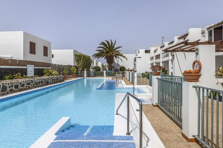 Hola Arnage Pool view - Chambres d'hôtes Puerto del Carmen
