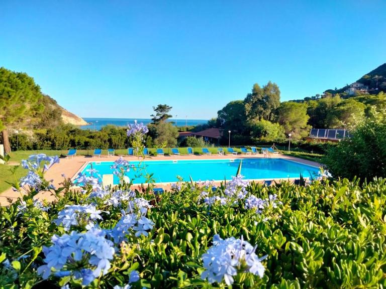 Elbamare residence con piscina - B&B Nisporto