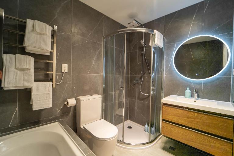 Modern Sunnyhills Town House - Chambres d'hôtes Auckland