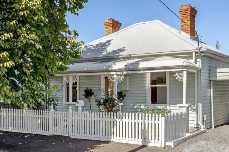 Tranquil Launceston Getaway - You'll fall in love! - Bed and Breakfast Launceston