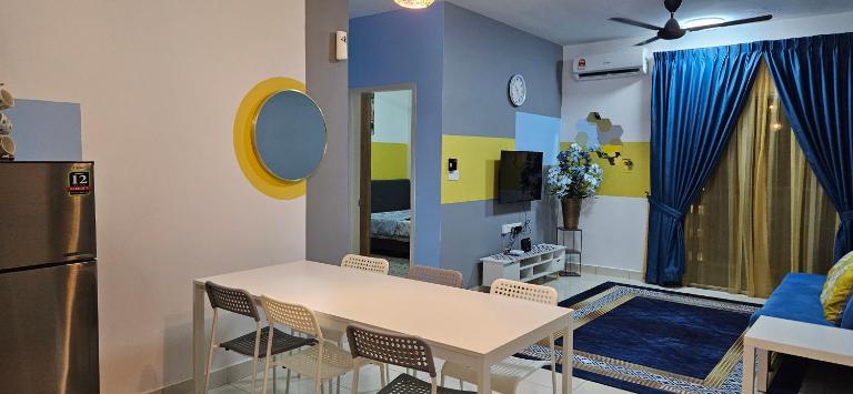 ER Homestay 3bedroom with Balcony nearest KLIA - Chambres d'hôtes Sepang