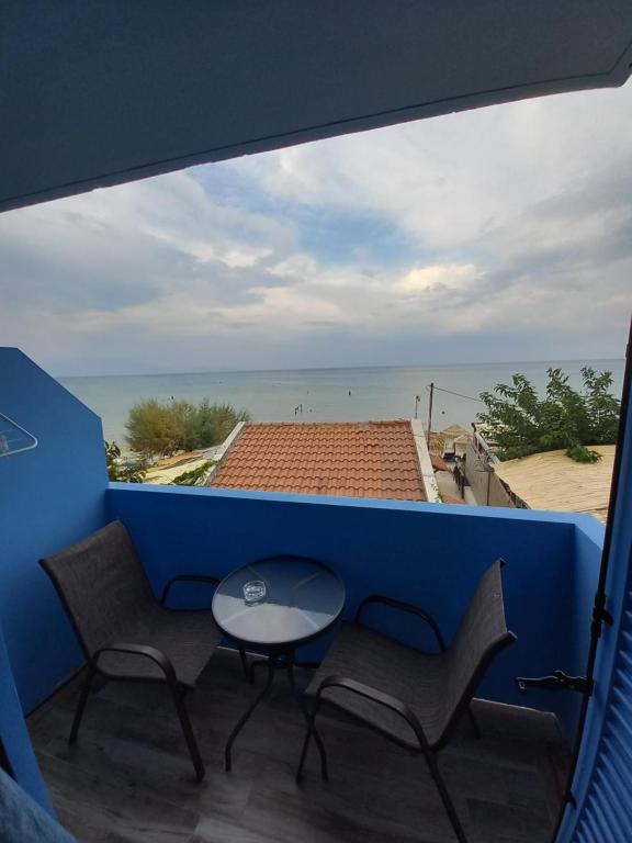 Bis Studios - B&B Alikanas
