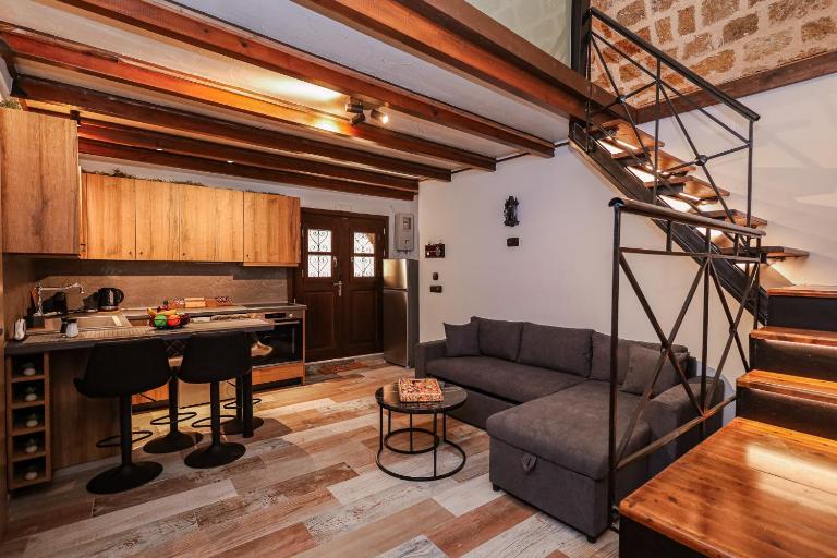 Medieval apartment Estiva - B&B Rodi