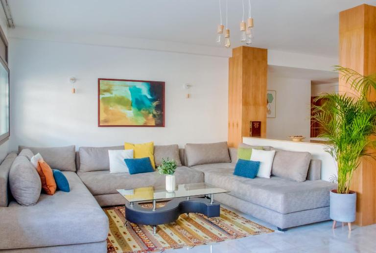 Luxury 3 Bedroom Apartment in the Heart of Agdal by MasterHost - B&B Rabat