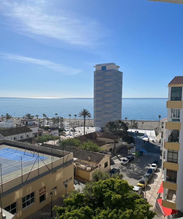 Large three bedroom apartment panoramic sea views - B&B Estepona