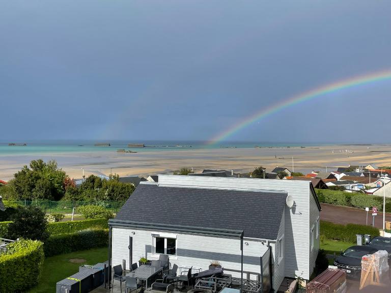 Plage du Débarquement. Maison bord de Mer - B&B Saint-Côme-de-Fresné