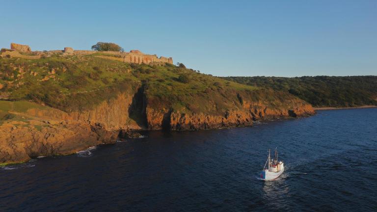 Varra Water - Unique Boat Accomodation - Bornholm - Fjælstavn - B&B Nexø