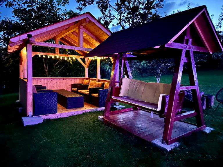 Pensiunea Casa Eden - Chambres d'hôtes Mărişel