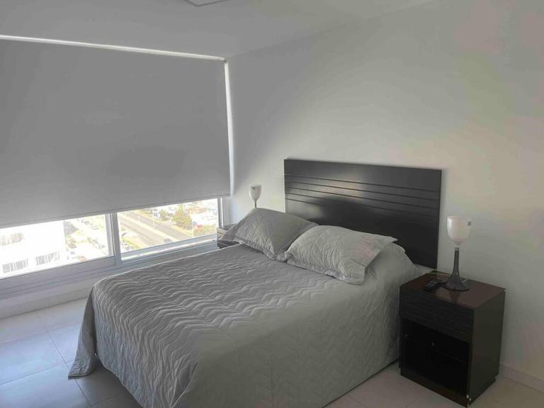 Torre Bellagio piso 14 Hermoso depto 3 personas - Bed and Breakfast Punta del Este