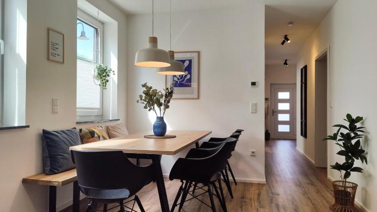 Hygge Home - mit Garten und Stellplatz für Feriengäste-, Monteure / Netflix / 10 min. zur Sinsheim Therme und zur Autobahn - Bed and Breakfast Sinsheim