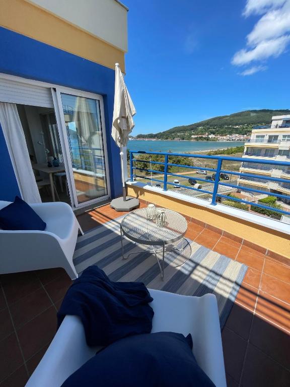 Apartamento con vistas al mar B5 Urb Puerto Azul - Chambres d'hôtes Cedeira