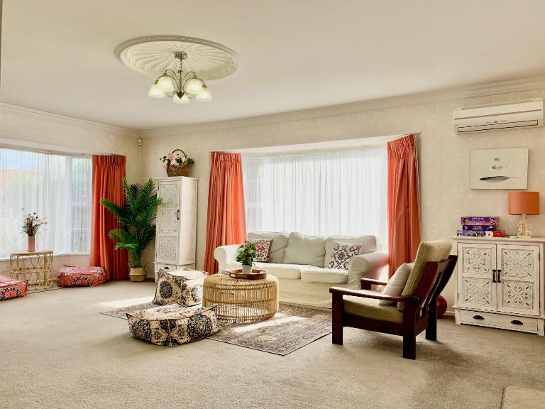 Huge 3BR Cosy House for Family and Business, Ultra-Fast Wi-Fi , close to Chartwell Mall - B&B Hamilton
