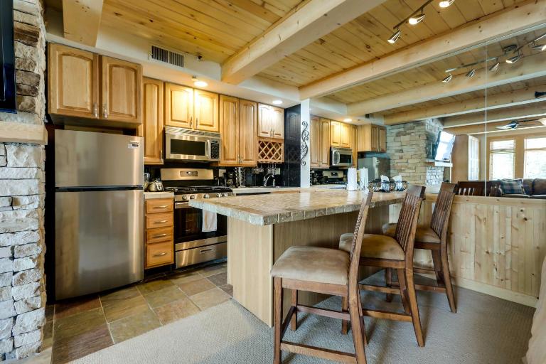 Ski-In/Ski-Out Studio in Aspen Snowmass Ski Resort - Bed and Breakfast Snowmass Village