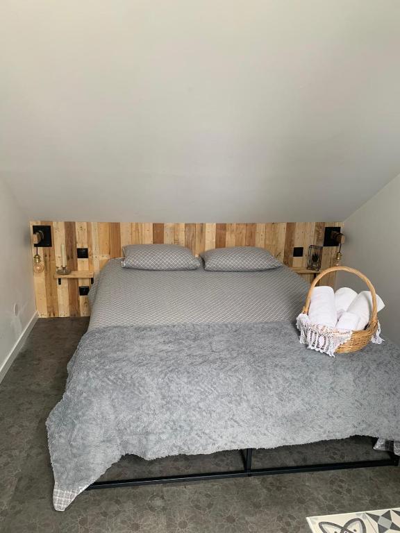 Petit Nid Douillet avec parking privé - B&B Villemareuil