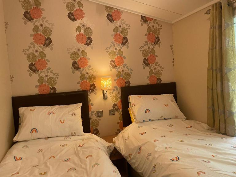 3 Bedroom Lodge - Willows 24, Trecco Bay - Chambres d'hôtes Newton