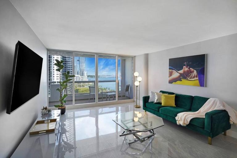 Shock Wave! NEW Renovated Condo With Water Views! - B&B Miami