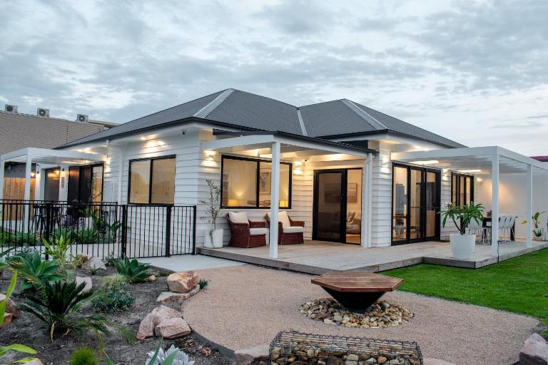 4BR Waterfront - Skippers Quarterdeck - Ferienwohnung Lakes Entrance