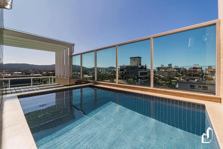 Cobertura Espaçosa com Piscina Exclusiva - B&B Bombinhas