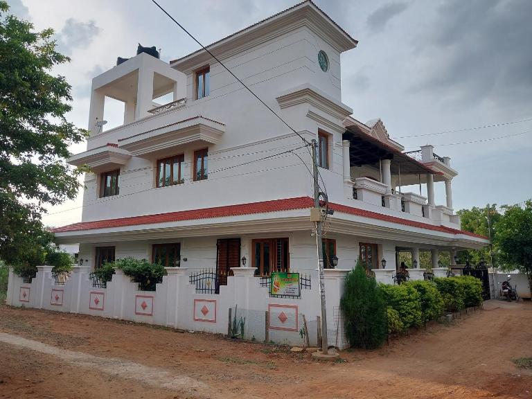 Shri Sai Baba Homestay - EB Colony - Trichy - Bed and Breakfast Tiruchirappalli