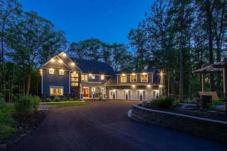 The Athena Hideaway - hottub, firepit, lake & racetrack - Ferienwohnung Saratoga Springs