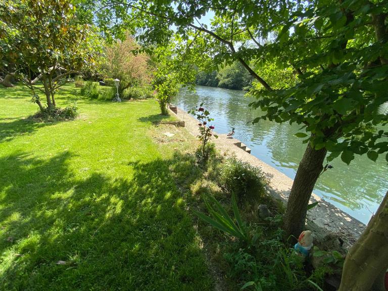 Apatam-Montigny, bord du Loing - B&B Bourron-Marlotte